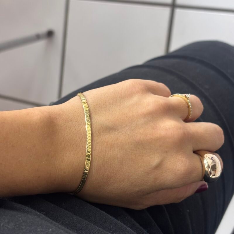 Pulseira de malha dourada